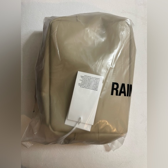 NWT Rains Box Bag Should Crossbody Bag Waterproof Sand Color - Picture 13 of 16